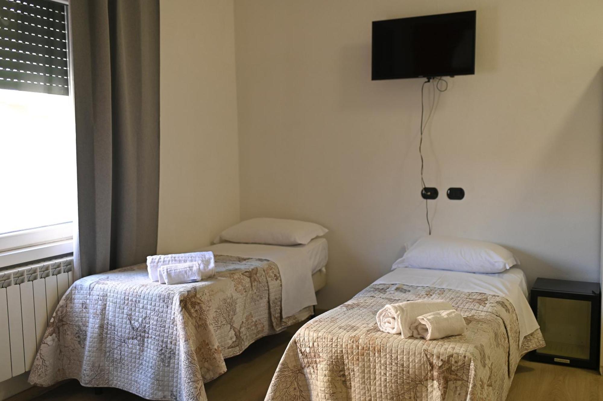 La Gloria Rho Private Rooms Only 外观 照片